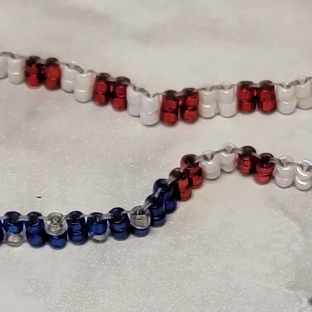 Patriotic Seed Bead Bracelet Red White Blue Gold Tone Dainty 4th of July USA - Picture 2 of 6